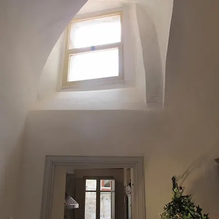 Osterio Magno דירה *